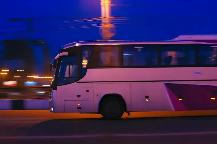 нічна автобусна поїздка